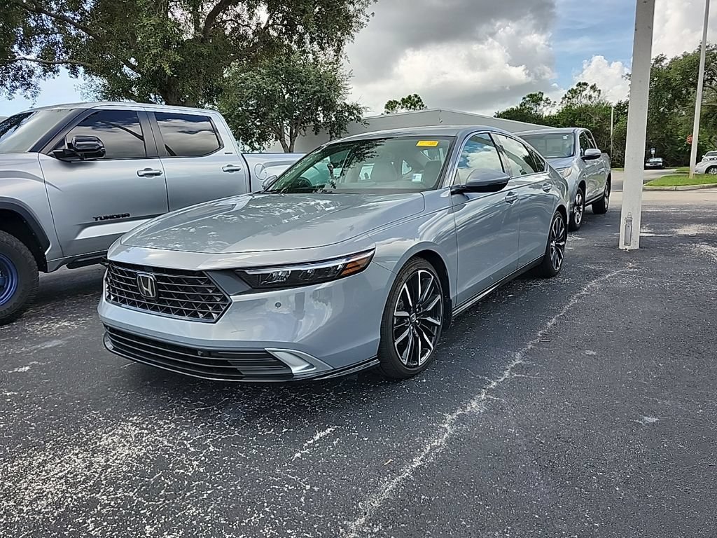 Used 2025 Honda Accord Touring image 8
