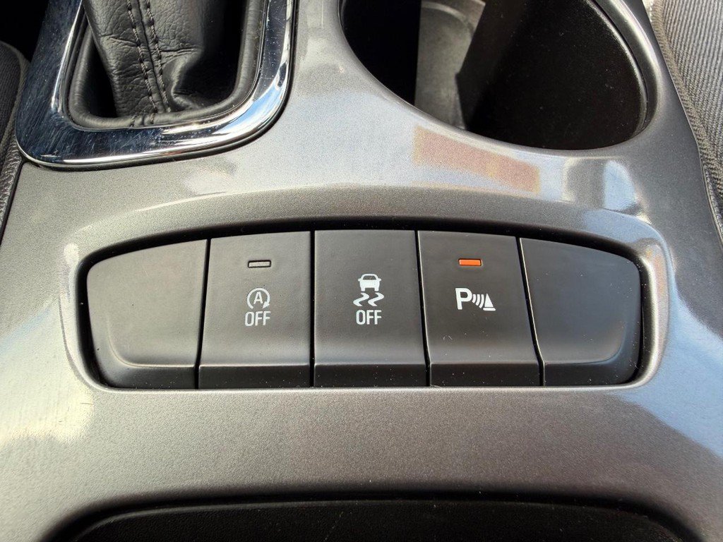 Used 2019 Chevrolet Cruze LT w/ Convenience Package FWD image 32