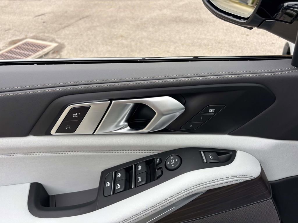 New 2026 BMW X5 xDrive40i w/ M Sport Package image 10