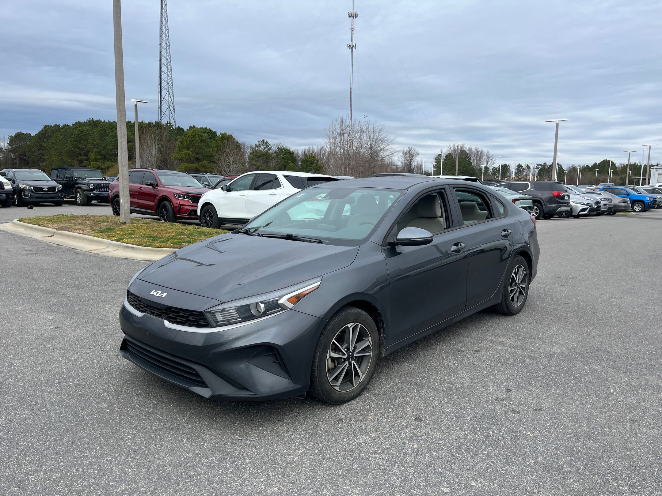 Used 2022 Kia Forte LXS w/ LXS Technology Package image 4