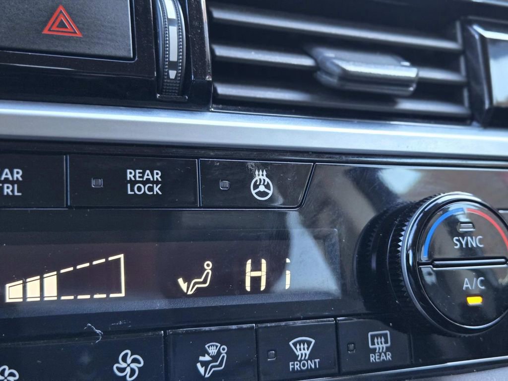 Used 2023 Nissan Pathfinder SL w/ Black Appearance Package image 29