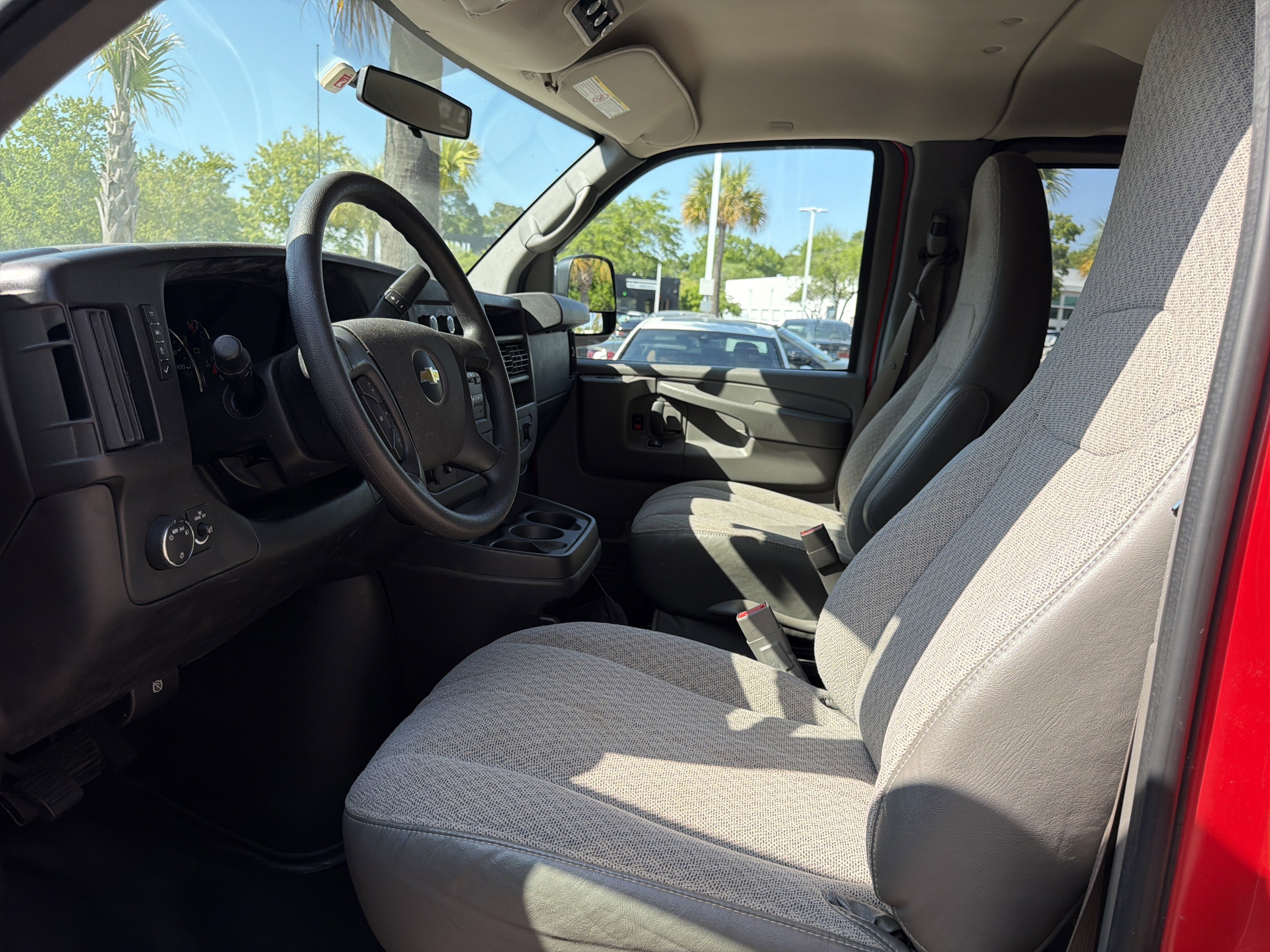 Used 2015 Chevrolet Express 3500 LS RWD image 16