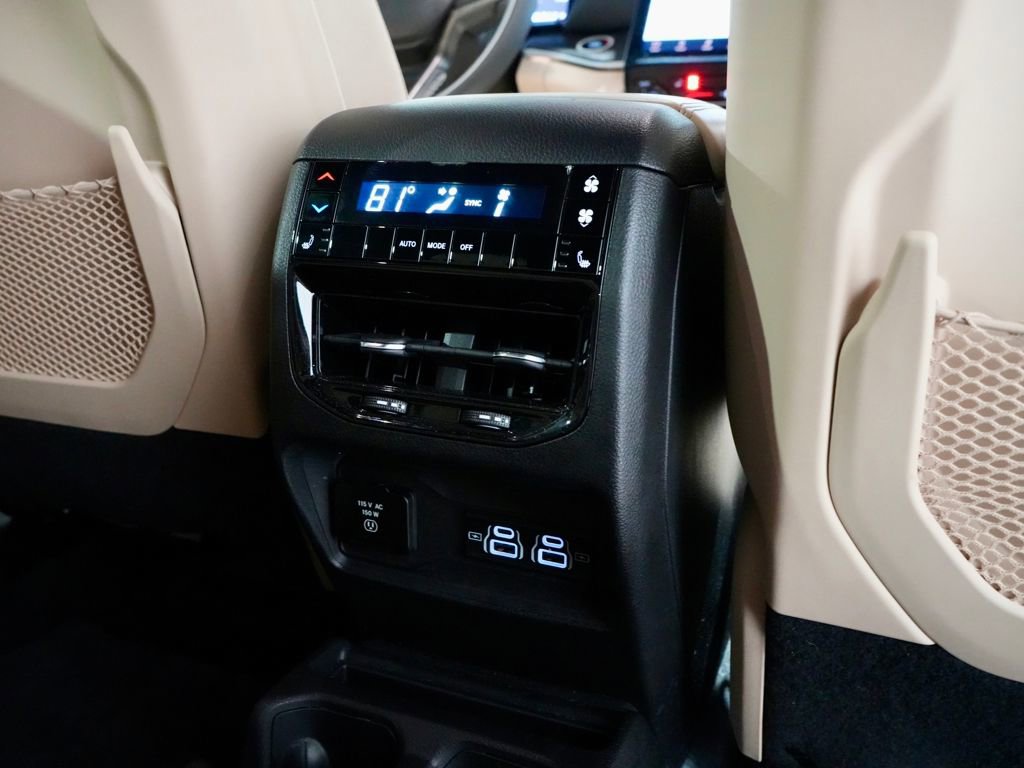 Used 2023 Jeep Grand Cherokee L Limited w/ Black Appearance Package image 28