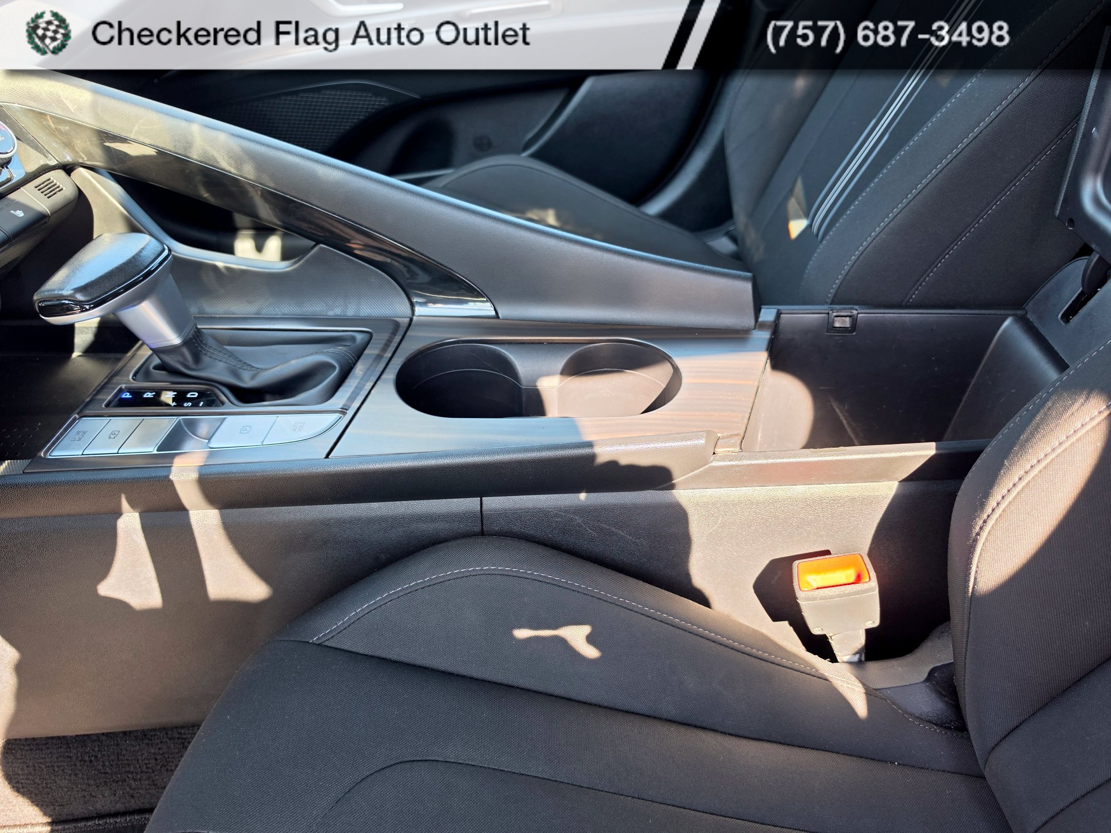 Used 2022 Hyundai Elantra SEL w/ Convenience Package FWD image 16