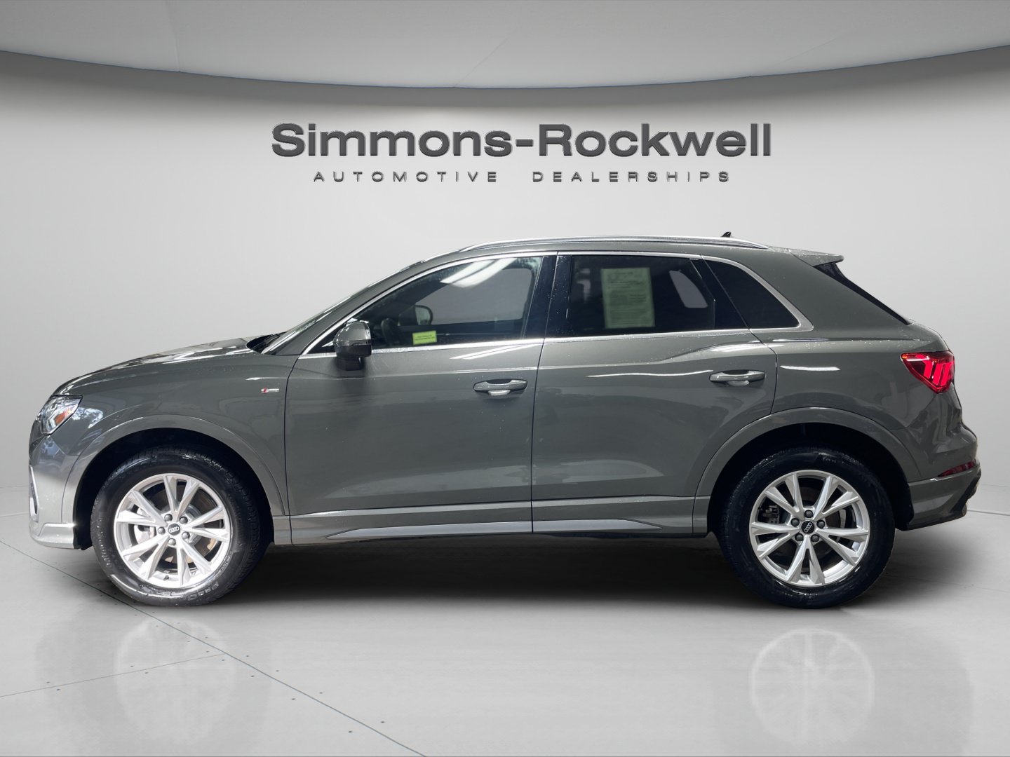 Used 2025 Audi Q3 2.0T Premium AWD/4WD image 2