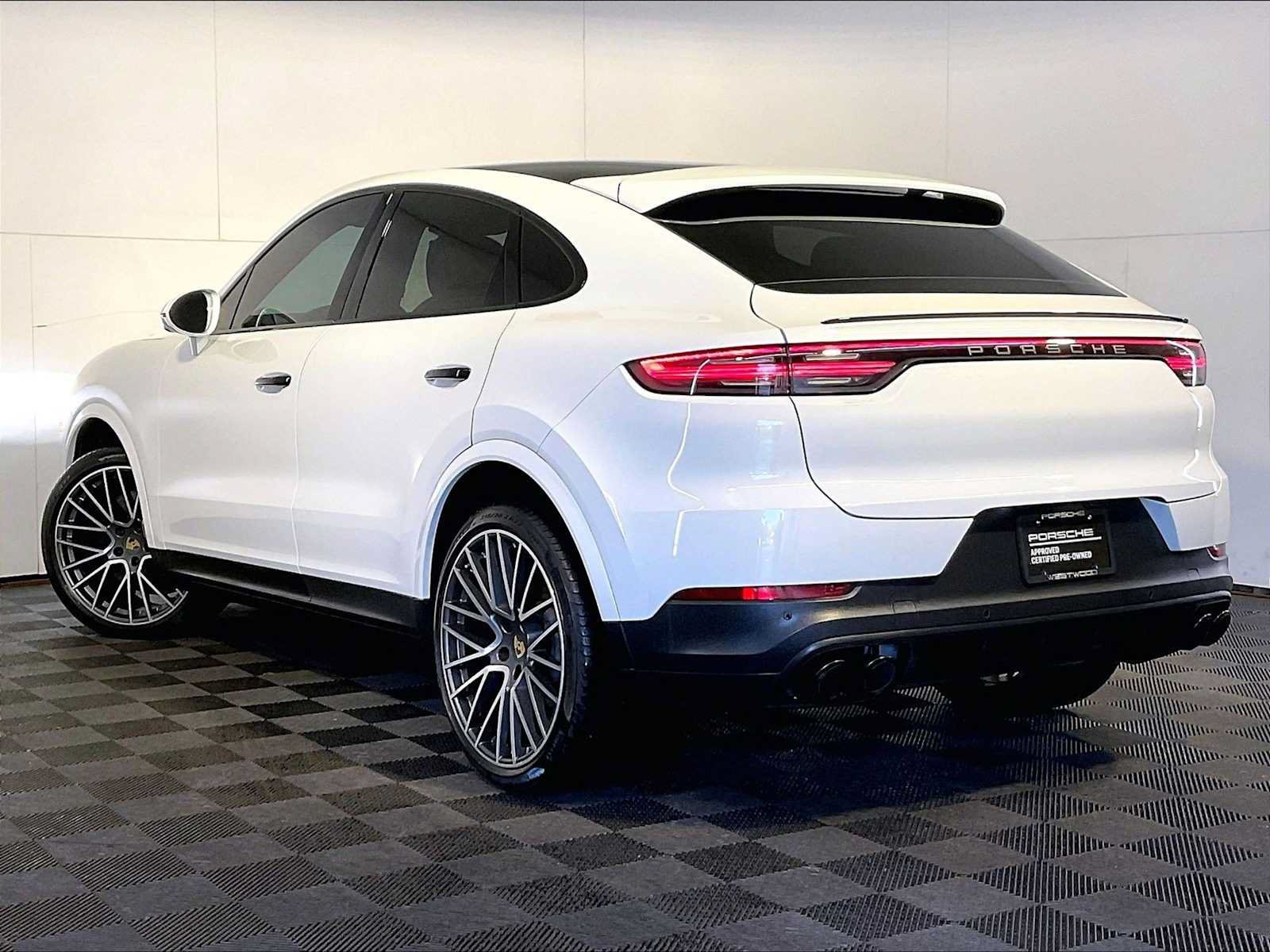 Certified 2023 Porsche Cayenne Coupe AWD/4WD image 3