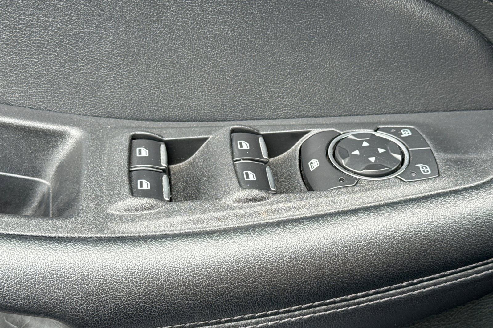 Used 2022 Ford Edge SEL image 11