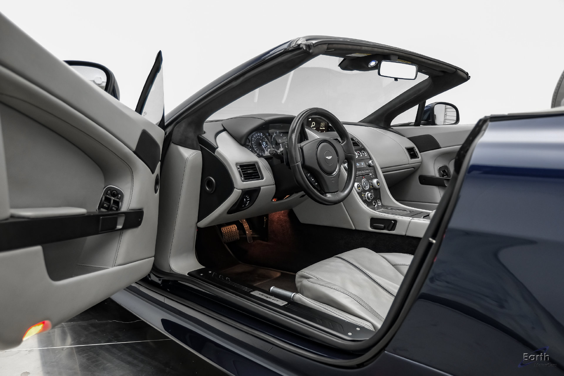 Used 2015 Aston Martin V8 Vantage GT RWD image 42