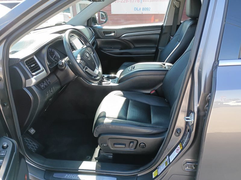 Used 2018 Toyota Highlander Limited AWD/4WD image 9