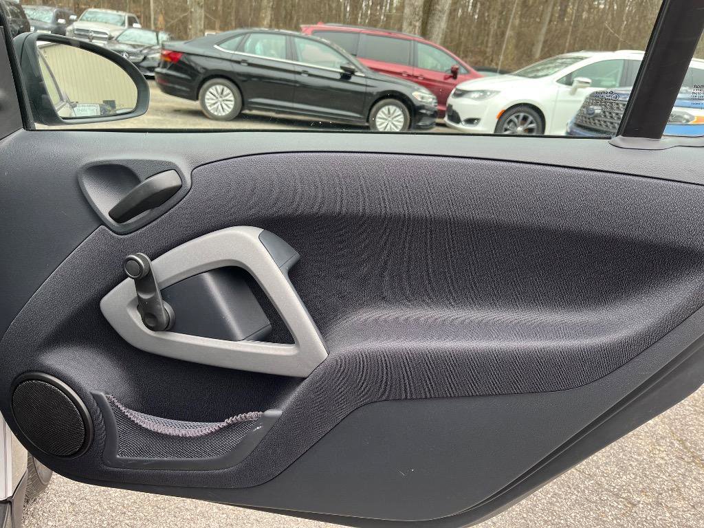 Used 2013 smart fortwo passion image 17