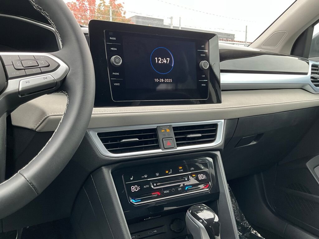 New 2025 Volkswagen Taos SE image 17