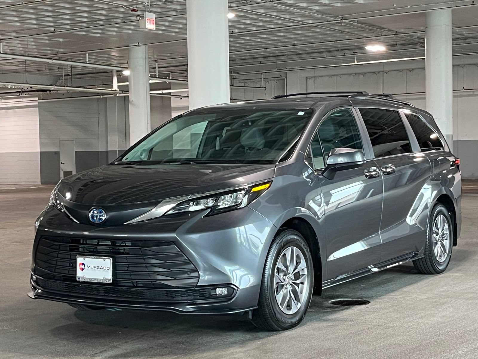 Used 2025 Toyota Sienna XLE w/ XLE Plus Package AWD/4WD image 4