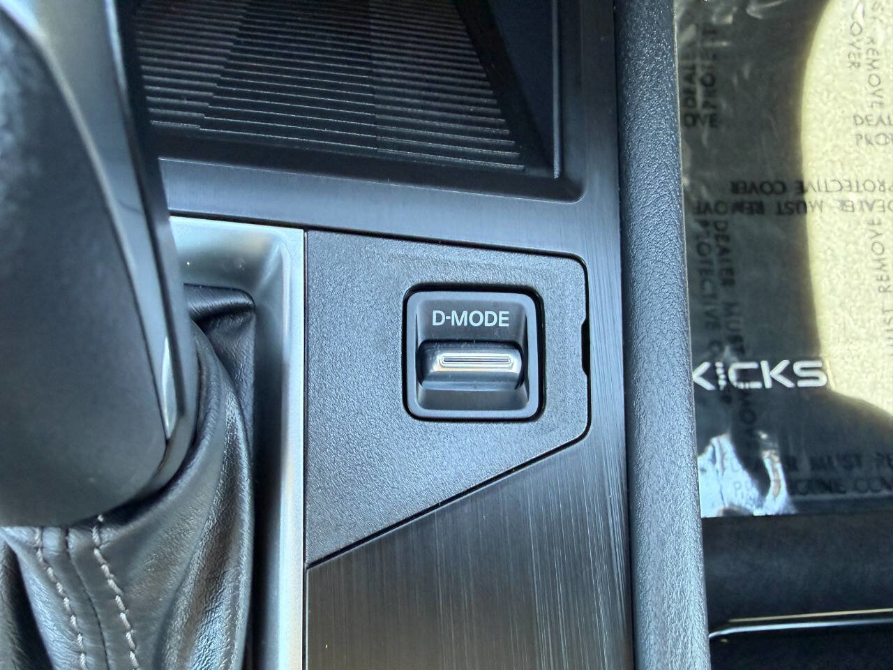 Used 2025 Nissan Kicks S AWD/4WD image 41