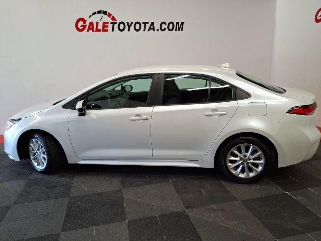 Used 2022 Toyota Corolla LE w/ LE Convenience Package image 9