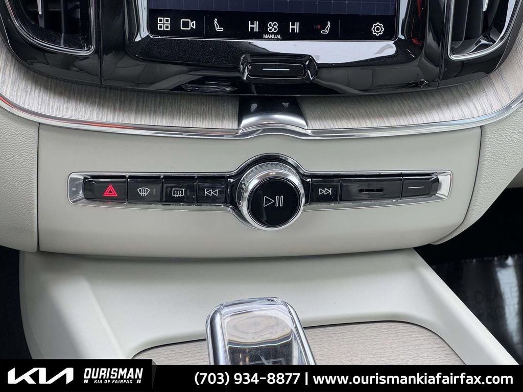 Used 2022 Volvo XC60 T8 Inscription w/ Advanced Package image 12