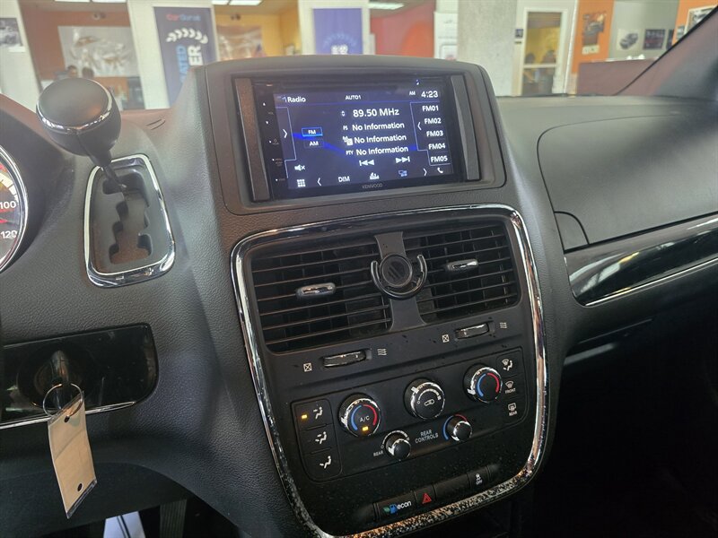 Used 2017 Dodge Grand Caravan SE FWD image 20