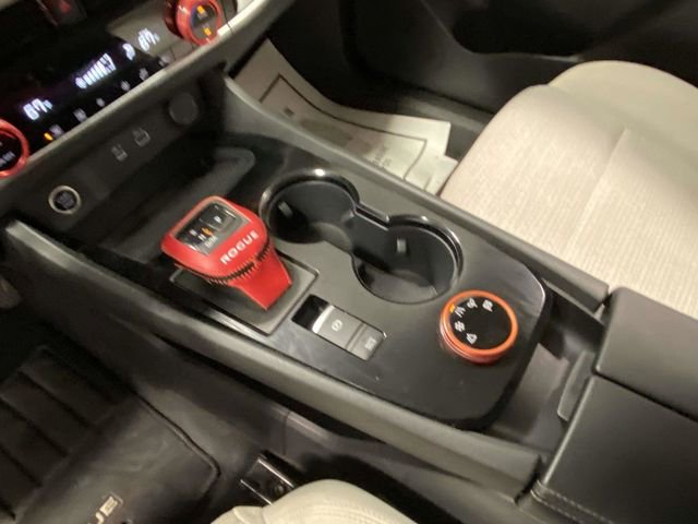 Used 2022 Nissan Rogue SV image 16