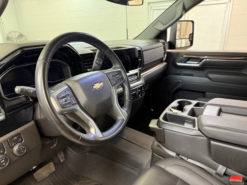 Used 2024 Chevrolet Silverado 2500 LT AWD/4WD image 12