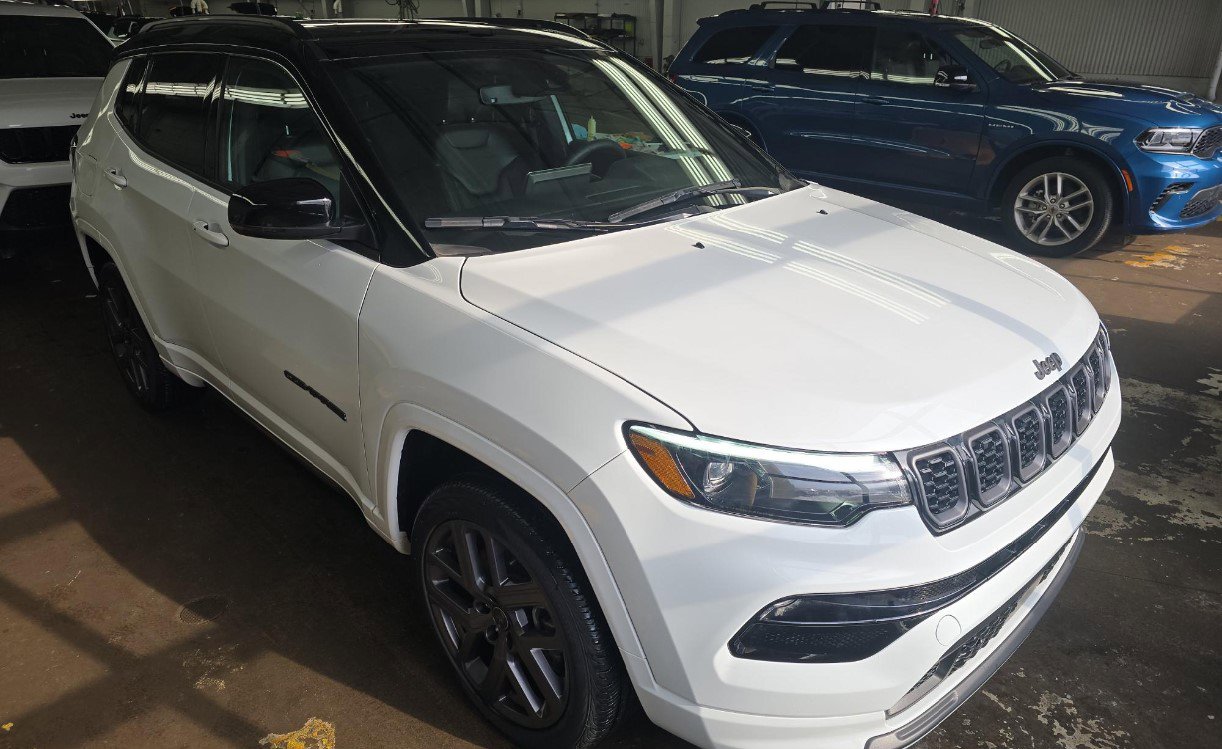 Used 2025 Jeep Compass Limited w/ High Altitude Package image 2