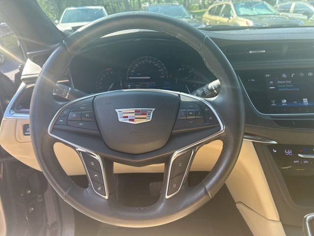 Used 2017 Cadillac XT5 Luxury w/ Driver Awareness Package image 14