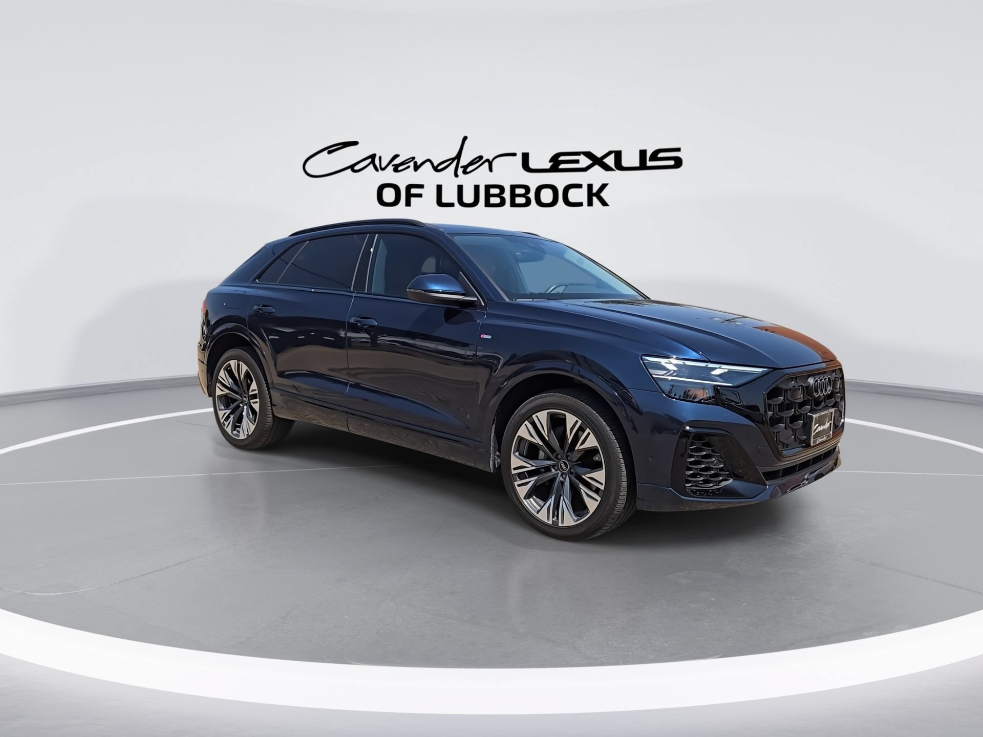 Used 2025 Audi Q8 Premium Plus AWD/4WD image 2