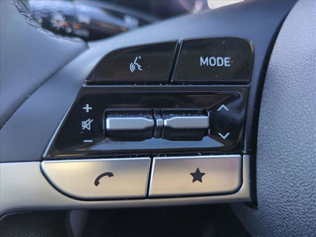 Used 2025 Hyundai Elantra Limited image 18