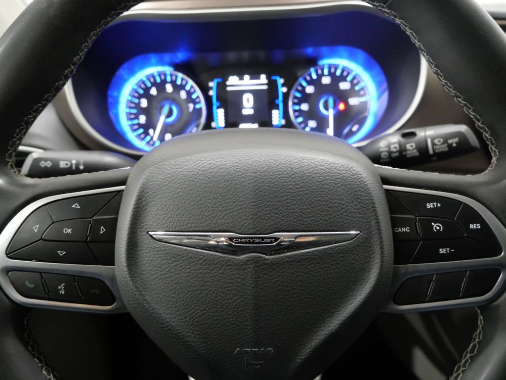 Used 2022 Chrysler Voyager LX image 16