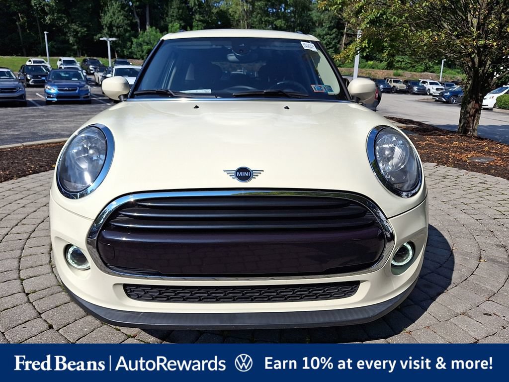 Used 2021 MINI Cooper 4-Door Hardtop w/ Storage Package FWD image 2