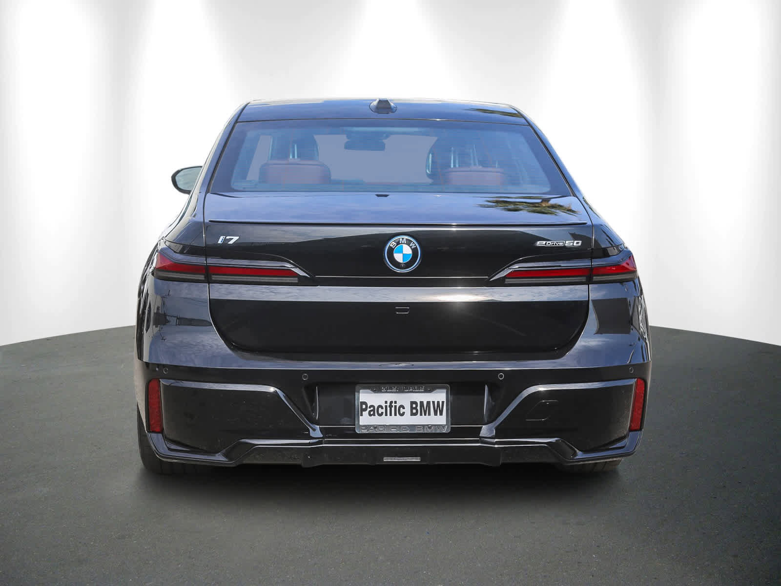 Used 2025 BMW i7 eDrive50 w/ M Sport Package image 5