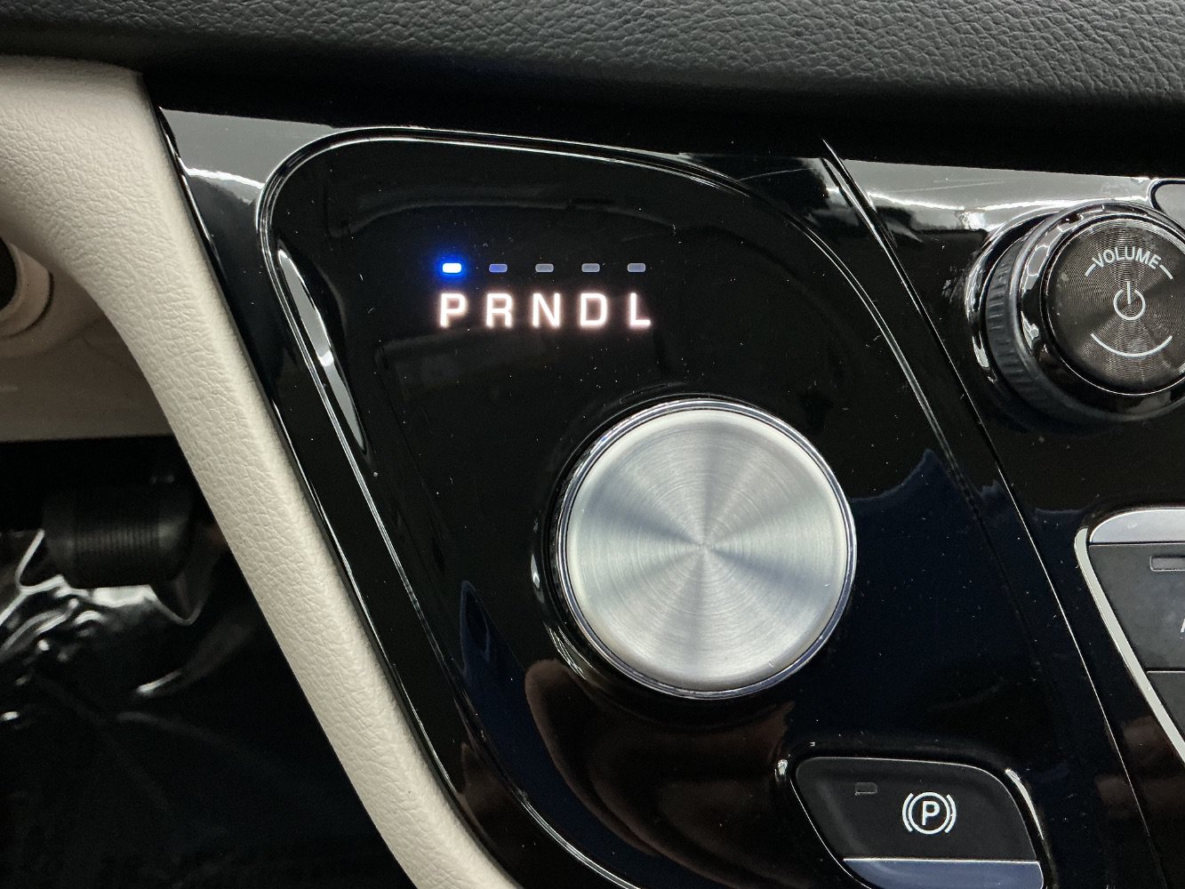 Used 2018 Chrysler Pacifica Touring-L FWD image 35