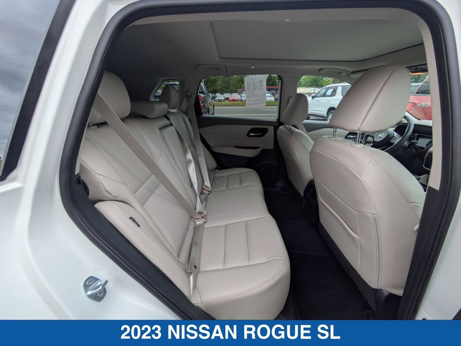 Used 2023 Nissan Rogue SL AWD/4WD image 35