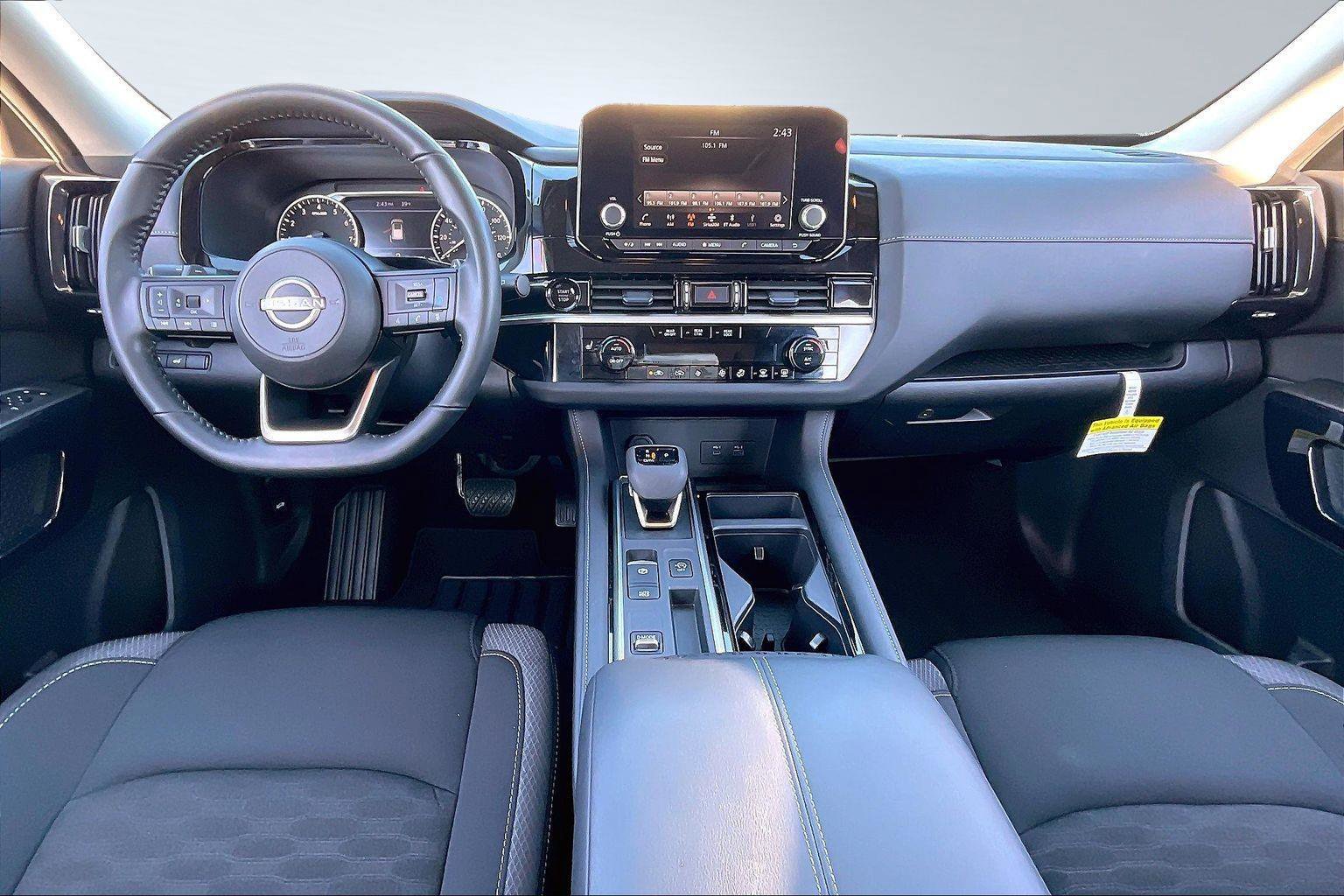 Used 2025 Nissan Pathfinder SV w/ SV Premium Package image 16