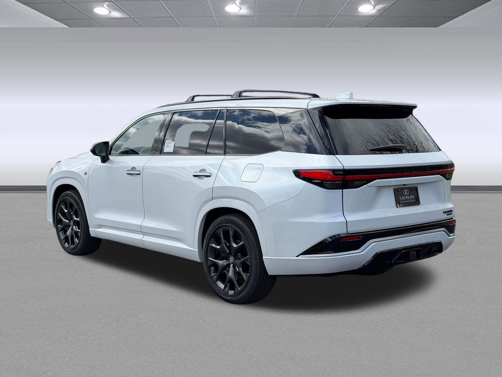 New 2026 Lexus TX 500h AWD image 3