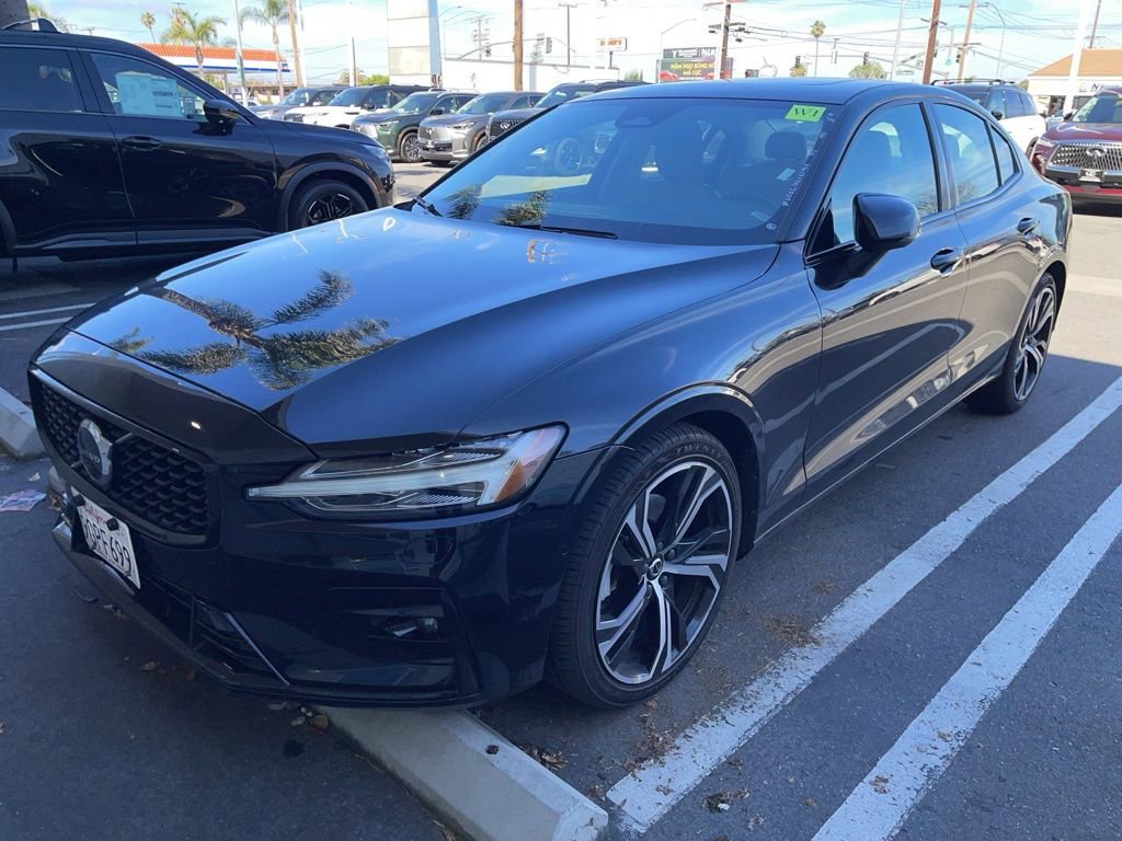 Used 2024 Volvo S60 B5 Plus image 2