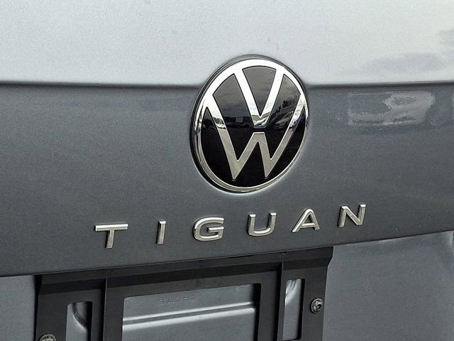 Certified 2024 Volkswagen Tiguan SE R-Line image 34