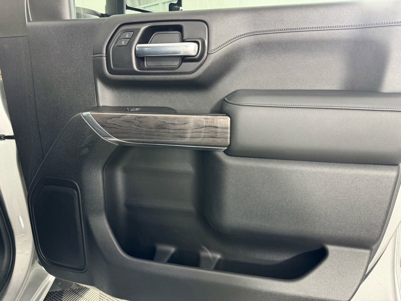 Used 2020 Chevrolet Silverado 2500 LTZ w/ LTZ Convenience Package image 32