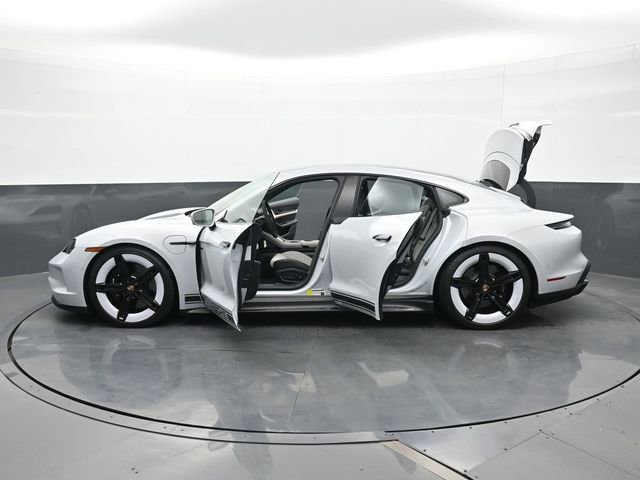 Used 2025 Porsche Taycan GTS image 31