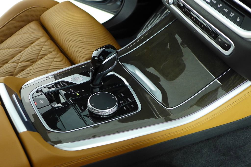 Used 2023 BMW X5 xDrive40i w/ Parking Assistance Package image 15