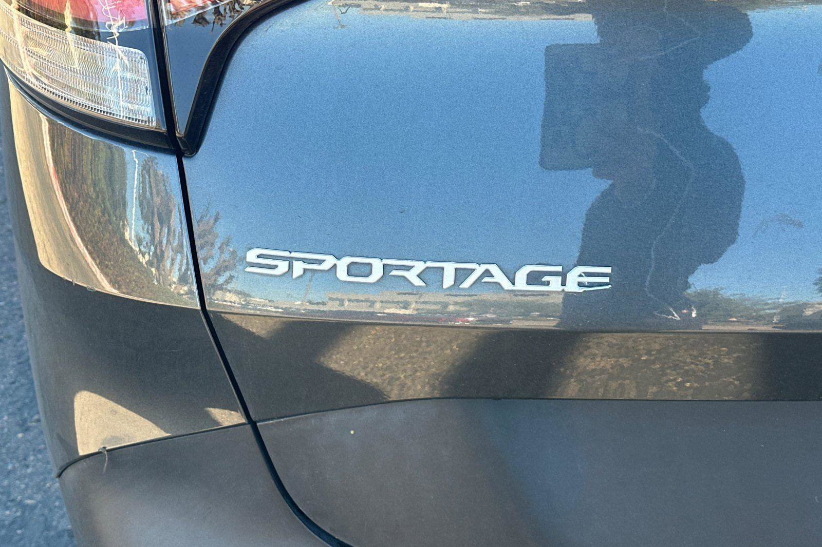 Used 2023 Kia Sportage LX image 5