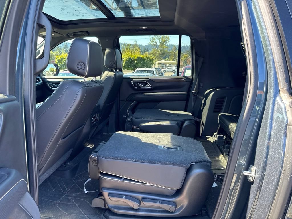 Used 2021 Chevrolet Suburban Premier w/ Premium Package AWD/4WD image 7