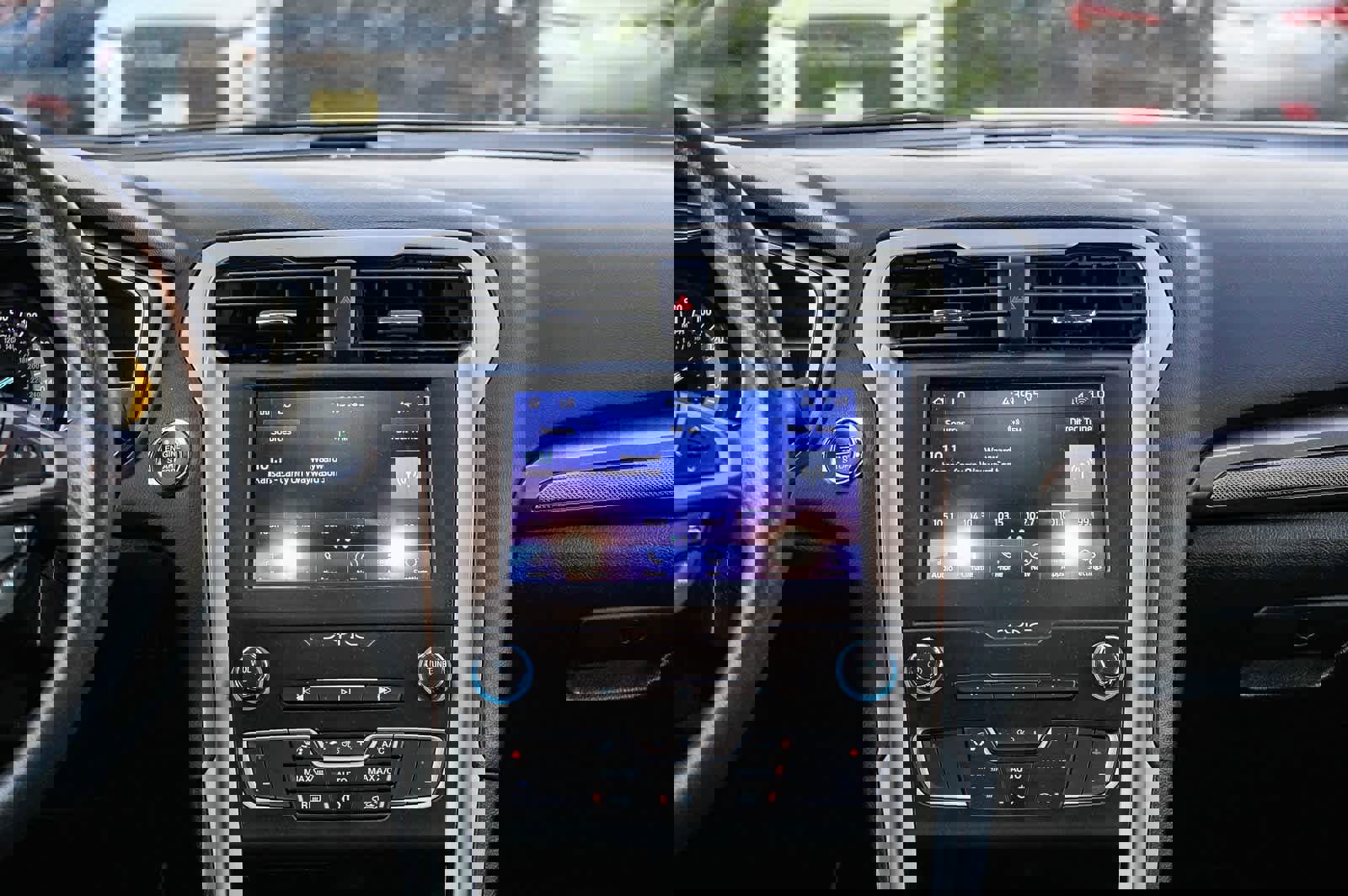 Used 2020 Ford Fusion SE image 13