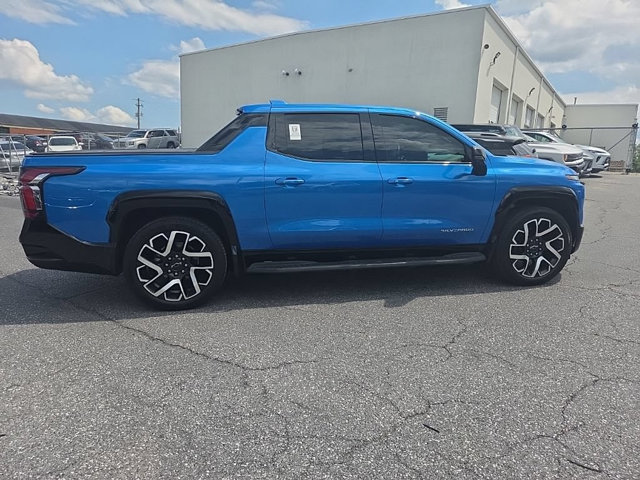 Used 2025 Chevrolet Silverado EV RST AWD/4WD image 7