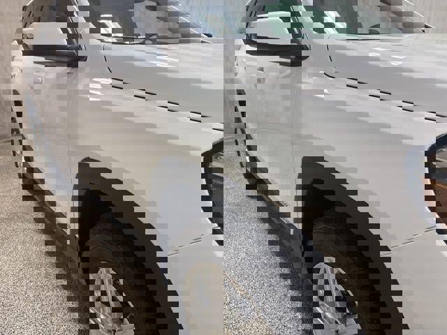 Used 2024 GMC Terrain SLE w/ Driver Convenience Package image 8