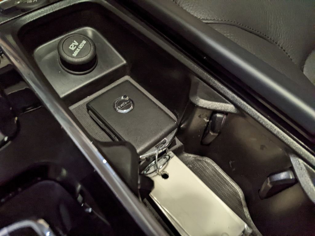 Certified 2025 Volvo XC90 T8 Plus w/ Protection Package Premier image 20