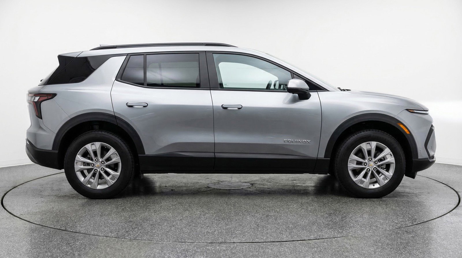 Used 2025 Chevrolet Equinox LT FWD image 11