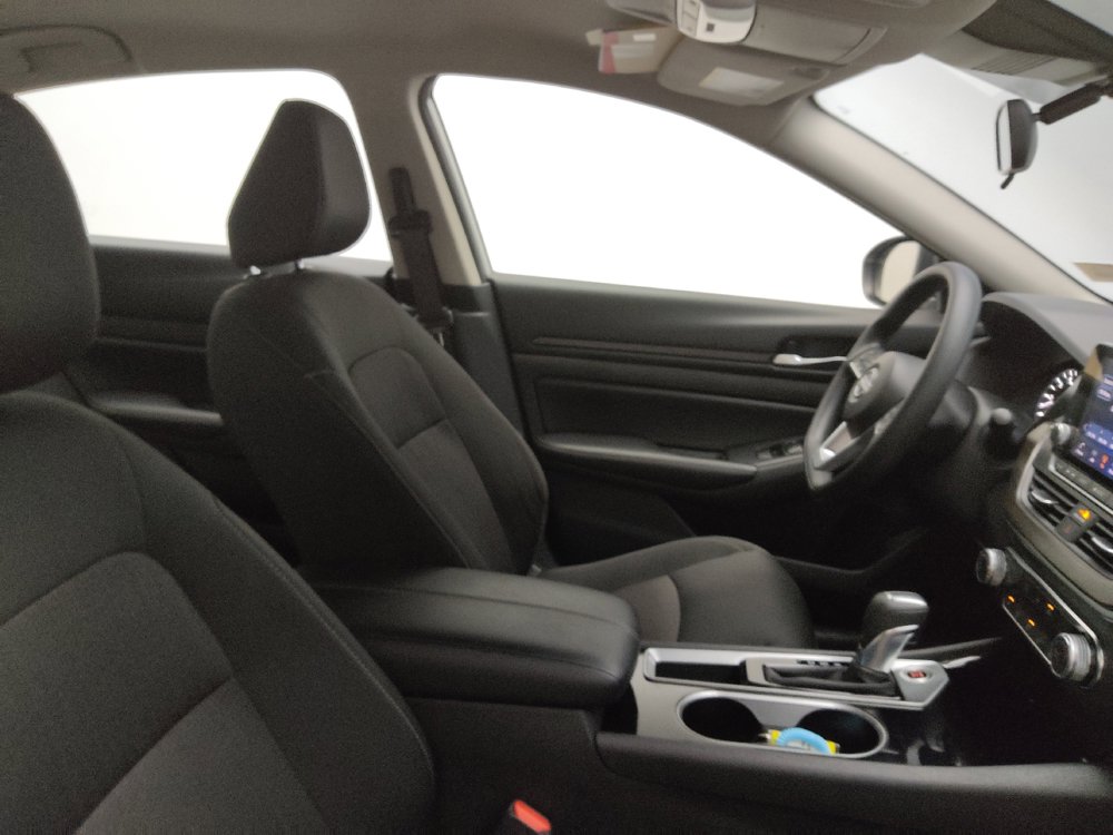 Used 2024 Nissan Altima 2.5 SV FWD image 21