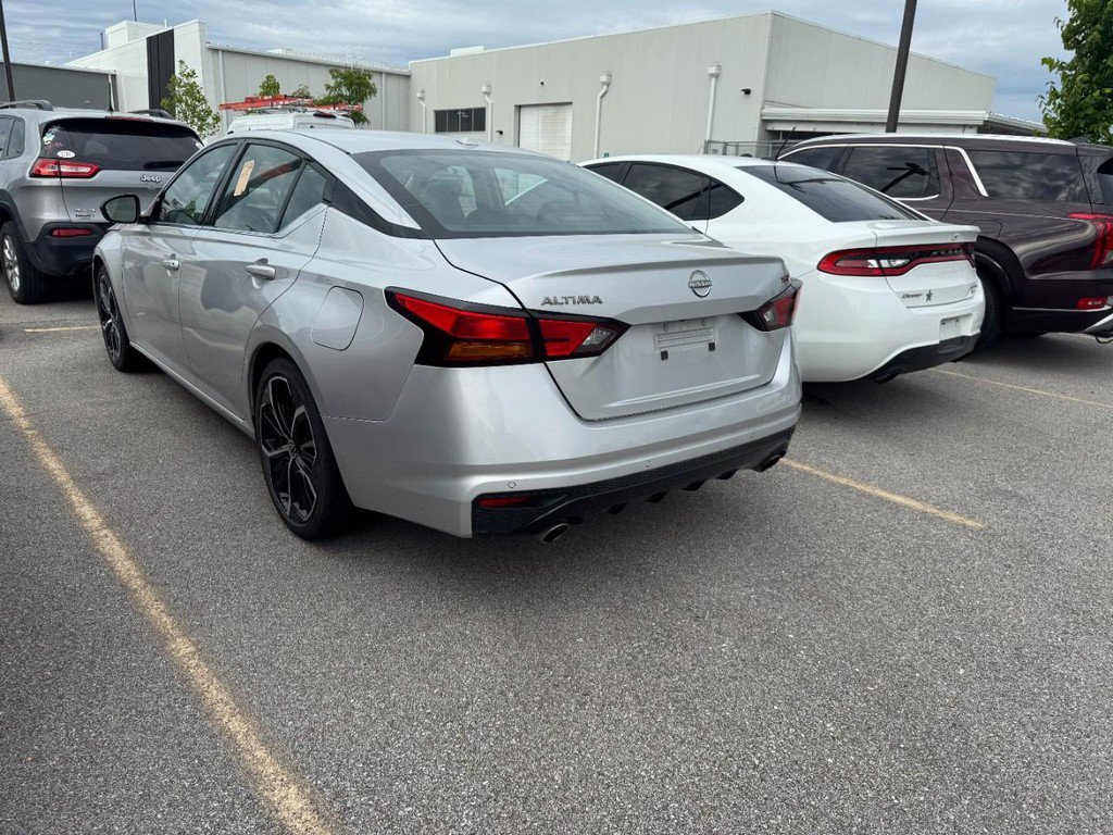 Used 2024 Nissan Altima 2.5 SR FWD image 12
