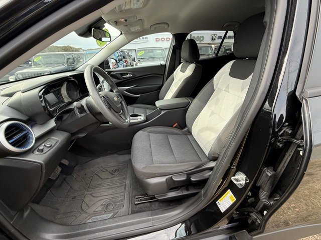 Used 2024 Chevrolet Trax LS w/ LS Convenience Package image 9