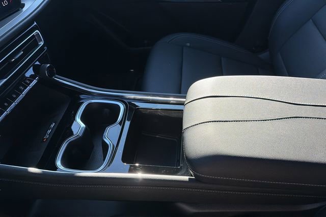 Used 2025 Chevrolet Traverse LT w/ Driver Confidence Package image 24