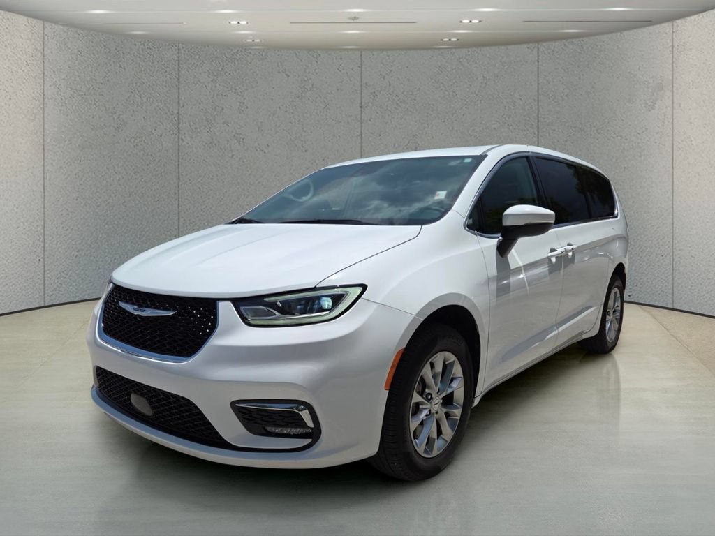 Used 2023 Chrysler Pacifica Touring-L AWD/4WD image 11